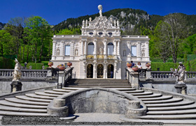 'Schloss Linderhof - Main Building' by Guido Radig - Own work. Licensed under CC BY 3.0 via Wikimedia Commons - https://commons.wikimedia.org/wiki/File:Schloss_Linderhof_-_Hauptgeb%C3%A4ude.jpg#/media/File:Schloss_Linderhof_-_Hauptgeb%C3%A4ude.jpg